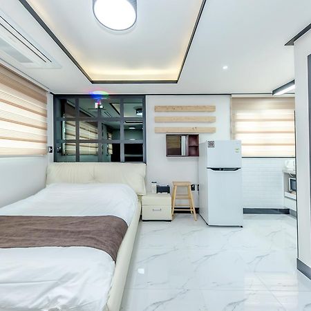 Jeju Skyhill Pension Seogwipo Eksteriør bilde